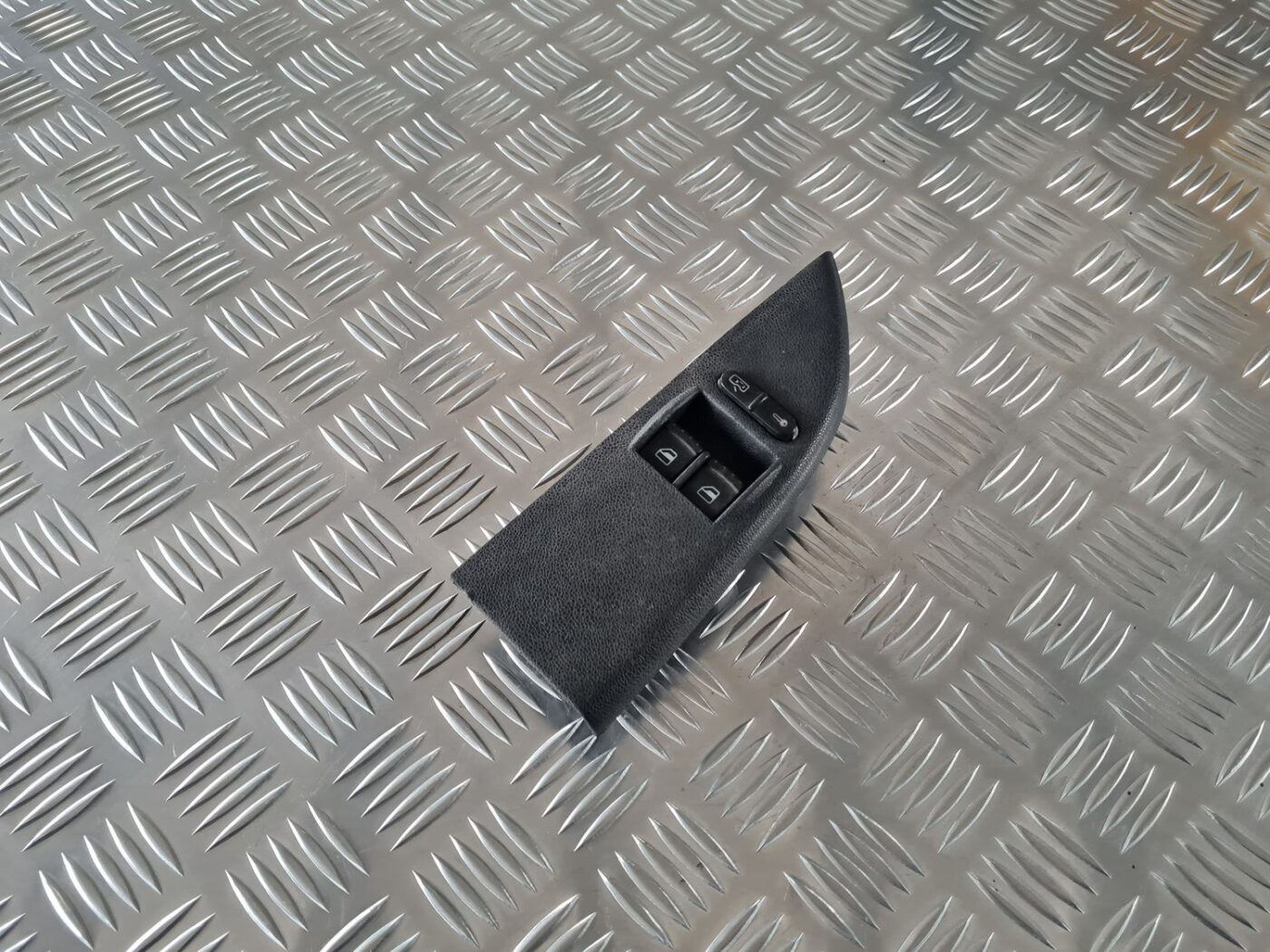 Šofera durvju slēdža pogas priekš ŠKODA FABIA 2003