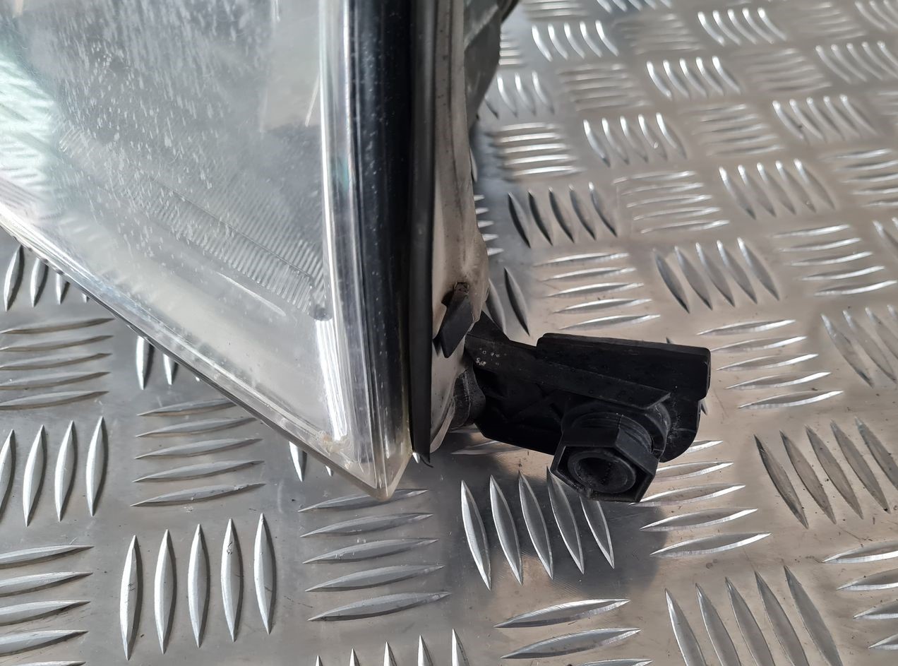 Priekšējais labais lukturis priekš ŠKODA FABIA 2003