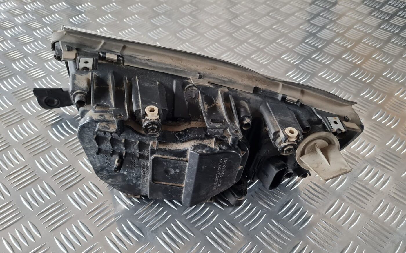 Priekšējais labais lukturis priekš ŠKODA FABIA 2003