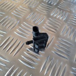 Vējstikla mazgāšanas šķidruma sprausla priekš AUDI A6 1998