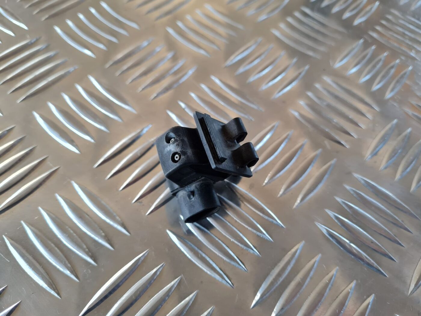 Vējstikla mazgāšanas šķidruma sprausla priekš AUDI A6 1998