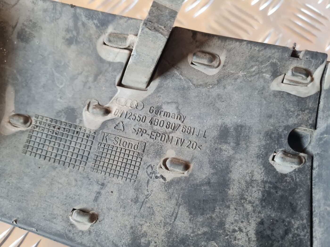 Miglas luktura reste, pa kreisi priekš AUDI A6 1998 3 Miglas luktura reste, pa kreisi priekš AUDI A6 1998