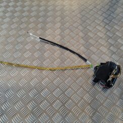 Aizmugurējo kreiso durvju slēdzene priekš AUDI A6 1998