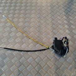 Aizmugurējo labo durvju slēdzene priekš AUDI A6 1998