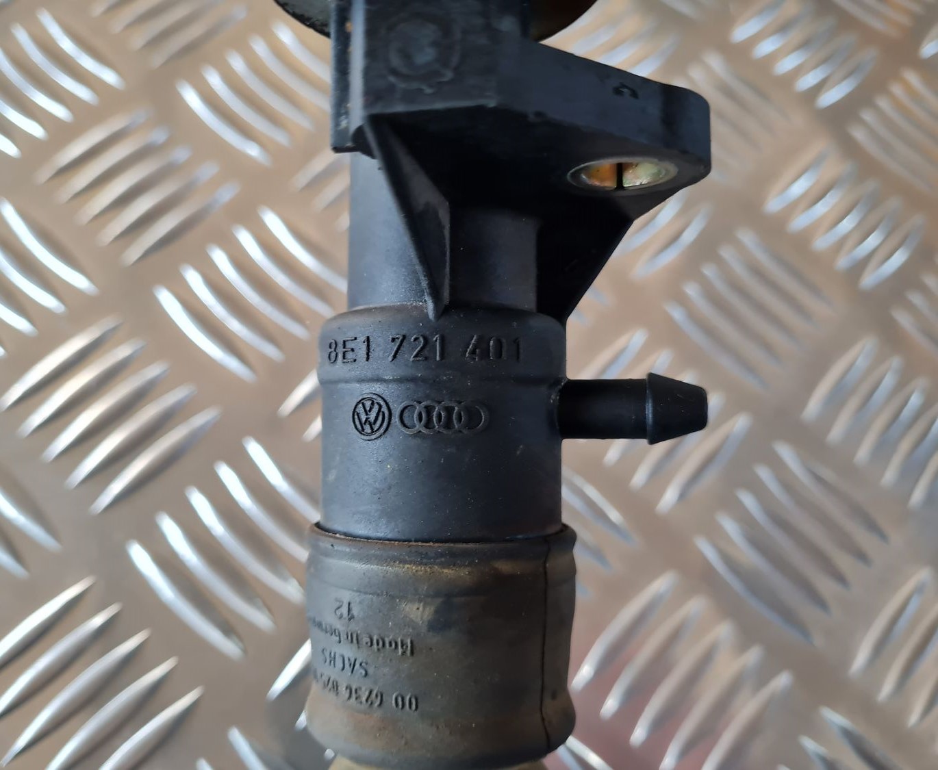 Sajūga galvenais cilindrs priekš AUDI A6 1998