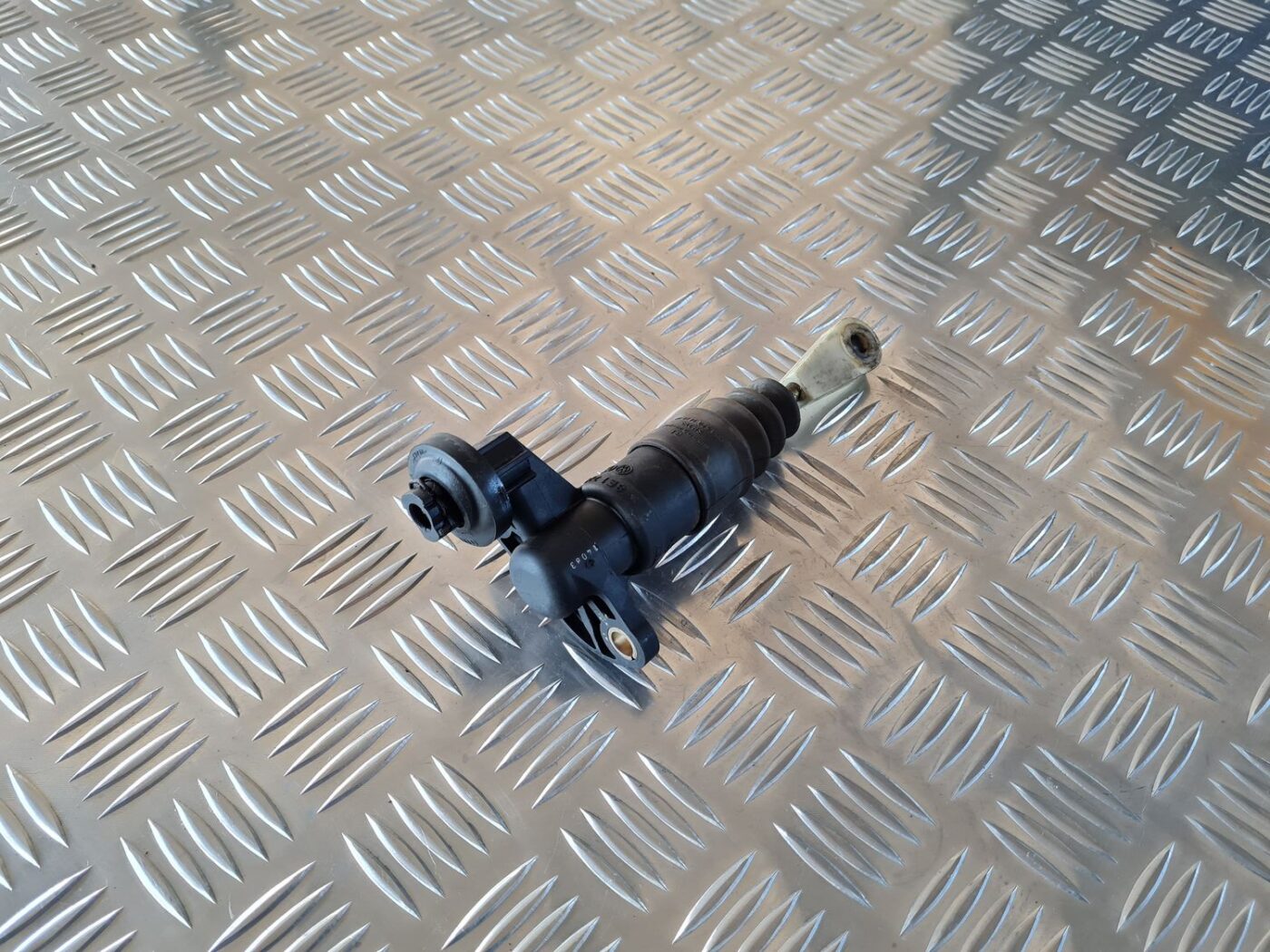 Sajūga galvenais cilindrs priekš AUDI A6 1998