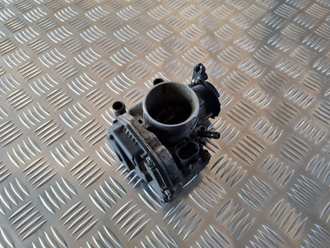 Droseļvārsts priekš AUDI A6 1998 1 Droseļvārsts priekš AUDI A6 1998