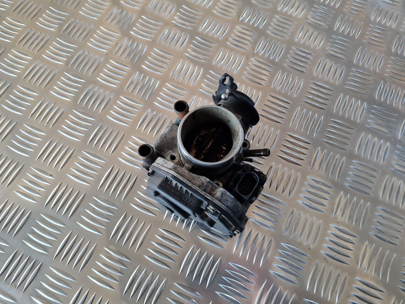 Droseļvārsts priekš AUDI A6 1998 6 Droseļvārsts priekš AUDI A6 1998