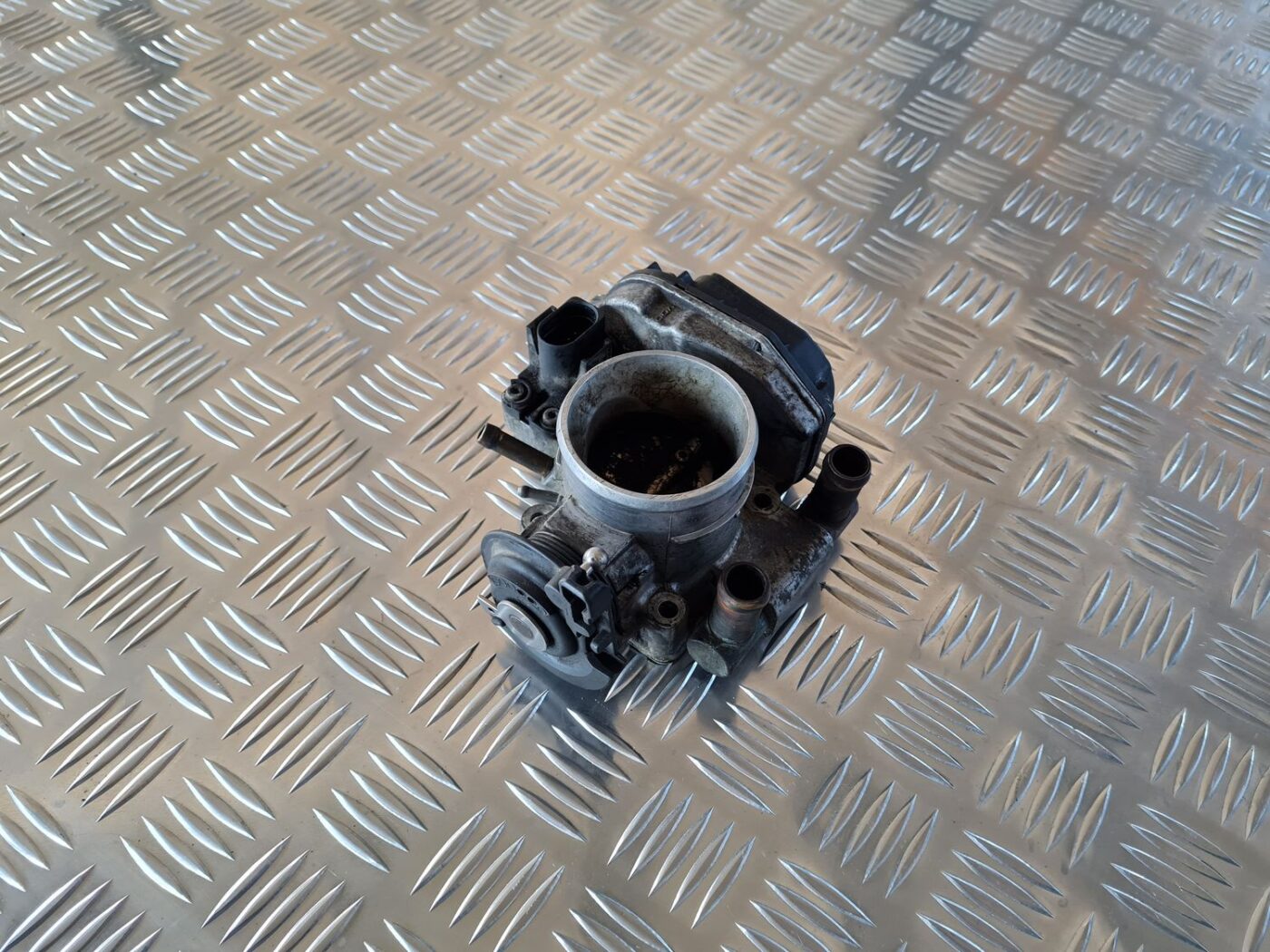 Droseļvārsts priekš AUDI A6 1998 4 Droseļvārsts priekš AUDI A6 1998