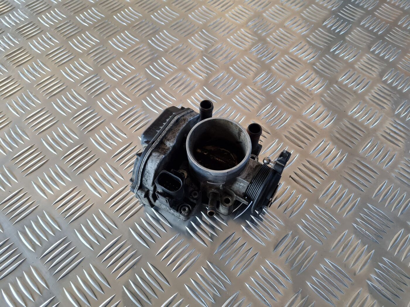 Droseļvārsts priekš AUDI A6 1998 3 Droseļvārsts priekš AUDI A6 1998