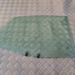 Aizmugurējo labo durvju stikls priekš AUDI A6 1998