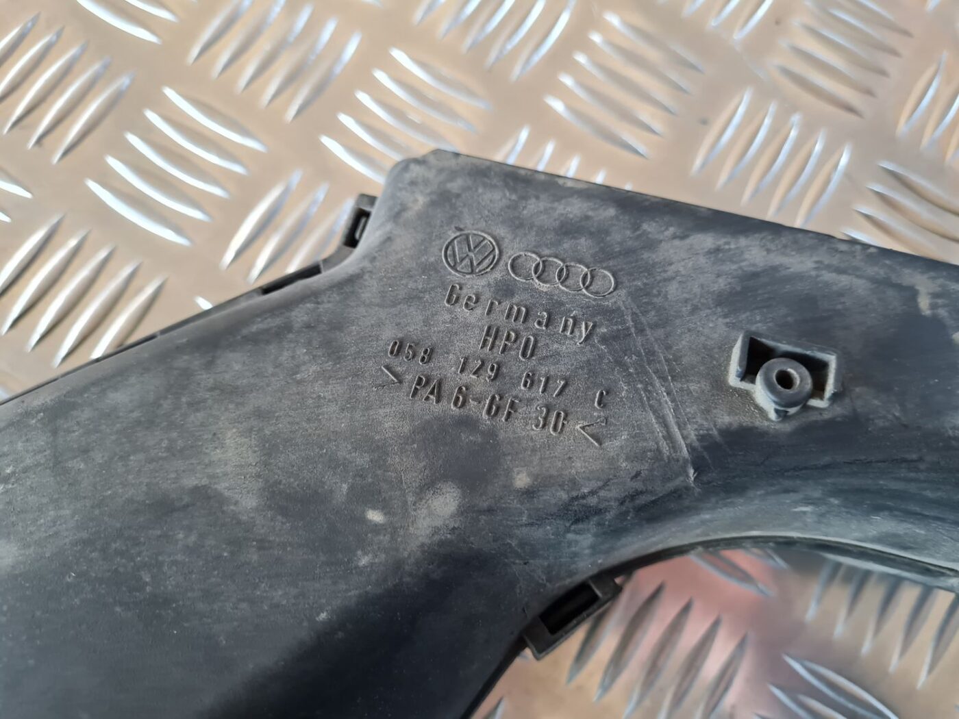 Gaisa filtra korpusa caurule priekš AUDI A6 1998 4 Gaisa filtra korpusa caurule priekš AUDI A6 1998