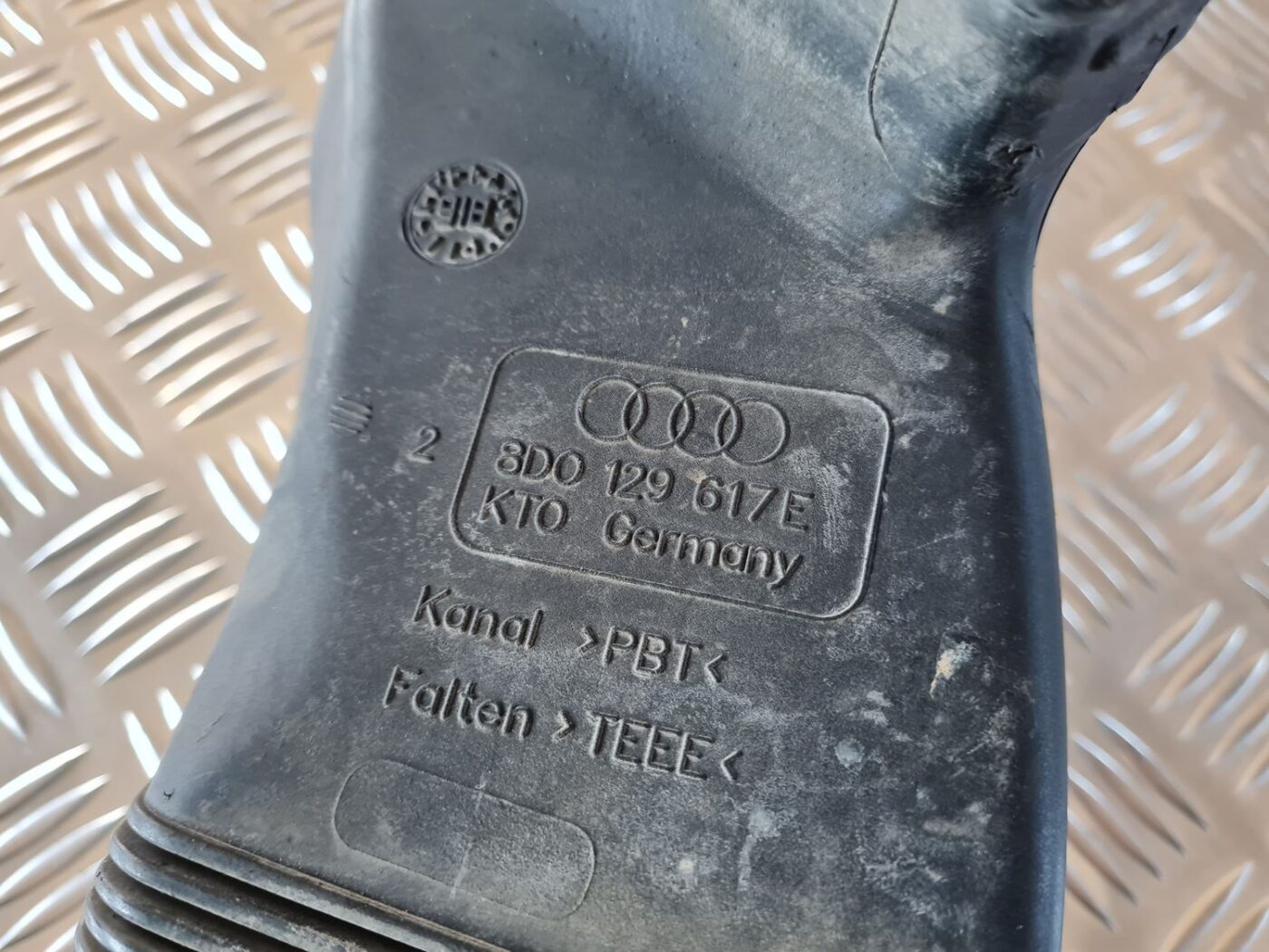 Gaisa filtra korpusa caurule priekš AUDI A6 1998 3 Gaisa filtra korpusa caurule priekš AUDI A6 1998