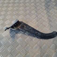 Aizmugurējā spārna un bufera stiprinājums priekš AUDI A6 1998