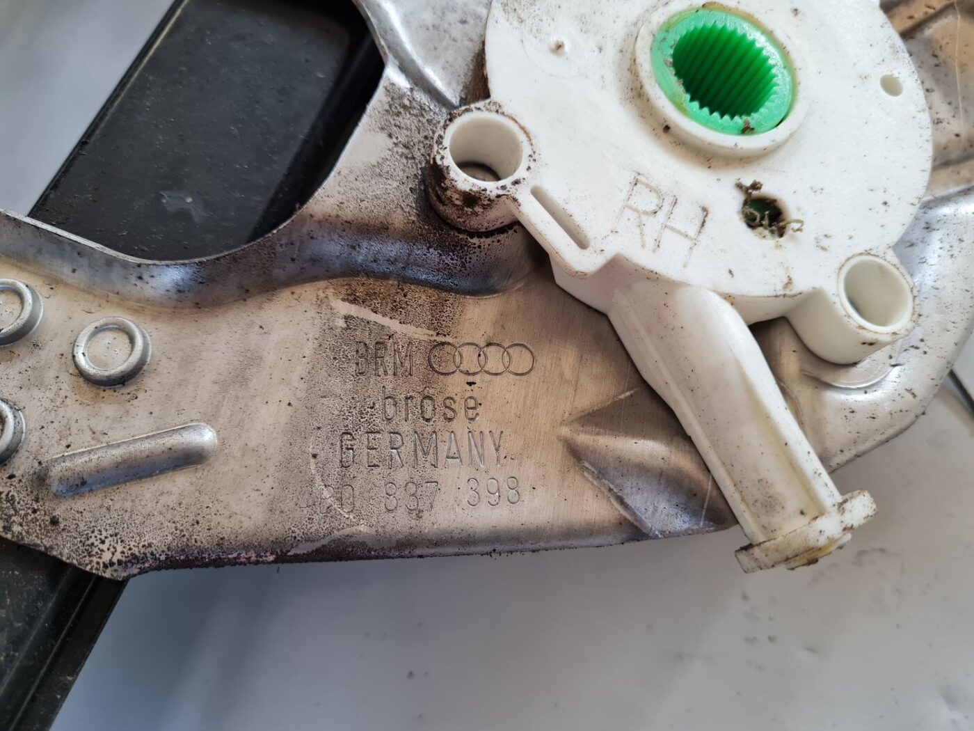 Durvju rāmis priekš AUDI A6 1998 5 Durvju rāmis priekš AUDI A6 1998