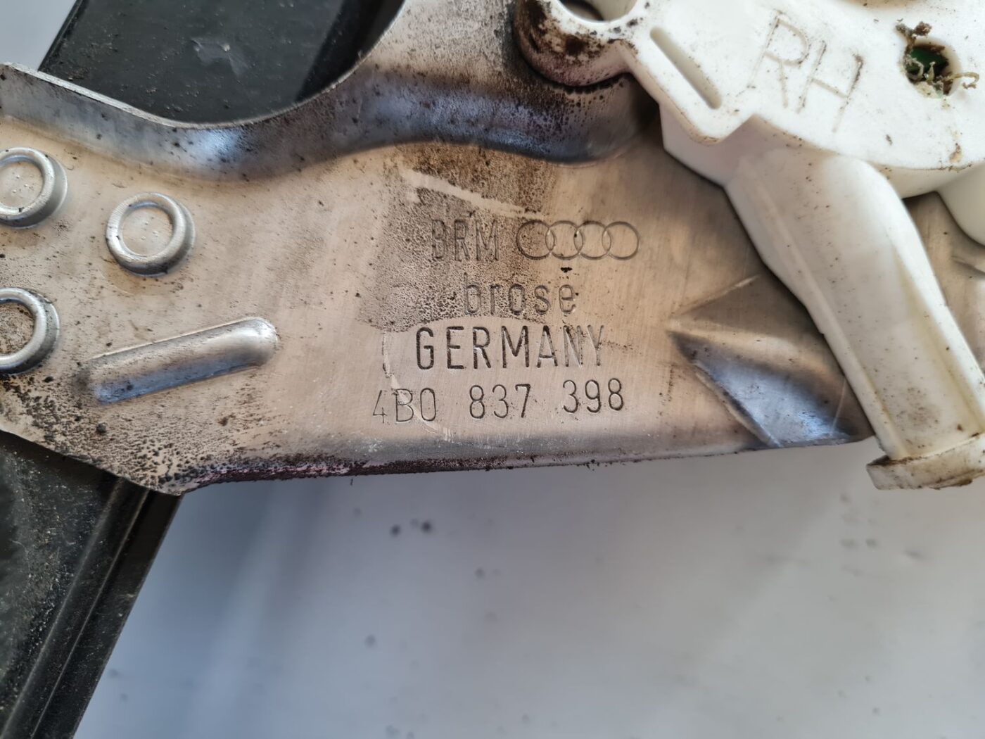 Durvju rāmis priekš AUDI A6 1998 4 Durvju rāmis priekš AUDI A6 1998