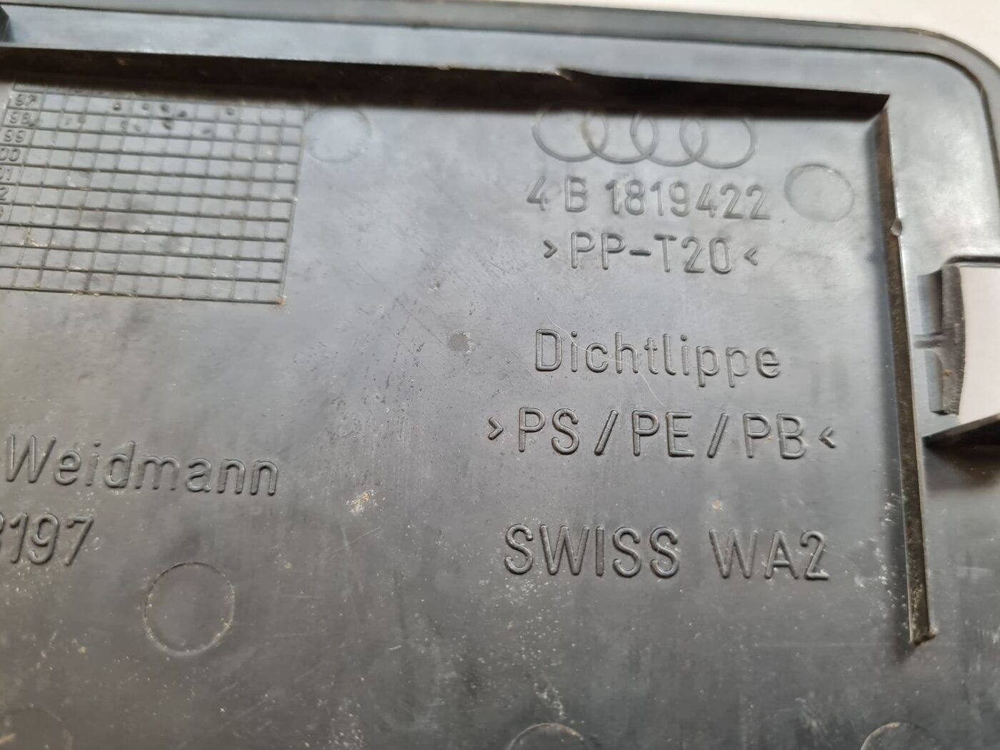 Vējstikla uzlikas (deflektora) režģis priekš AUDI A6 1998 3 Vējstikla uzlikas (deflektora) režģis priekš AUDI A6 1998