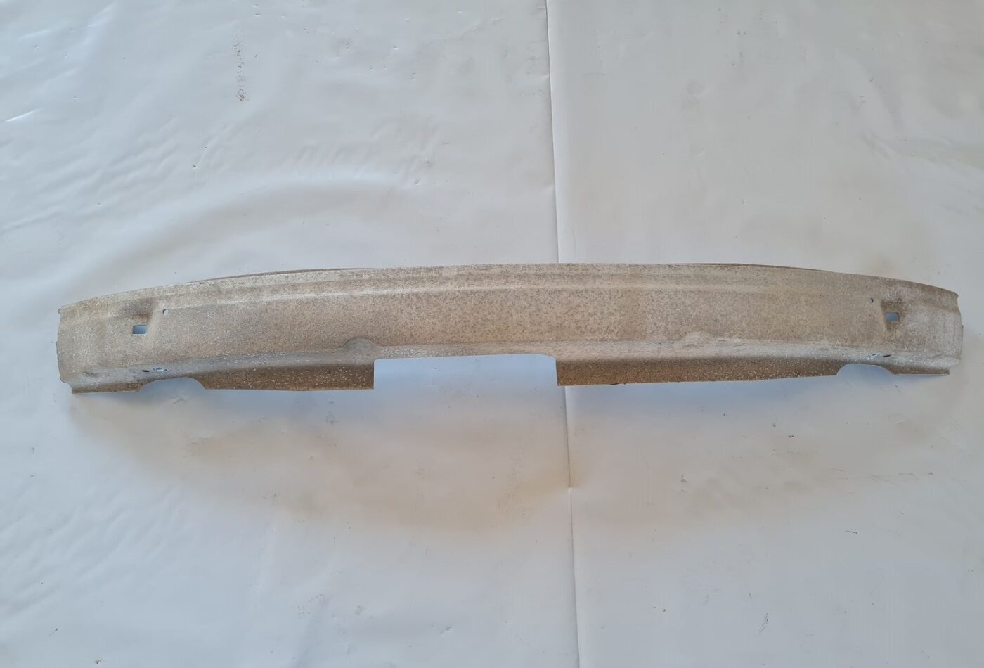 Aizmugurējā bufera pastiprinātājs priekš AUDI A6 1998 2 Aizmugurējā bufera pastiprinātājs priekš AUDI A6 1998