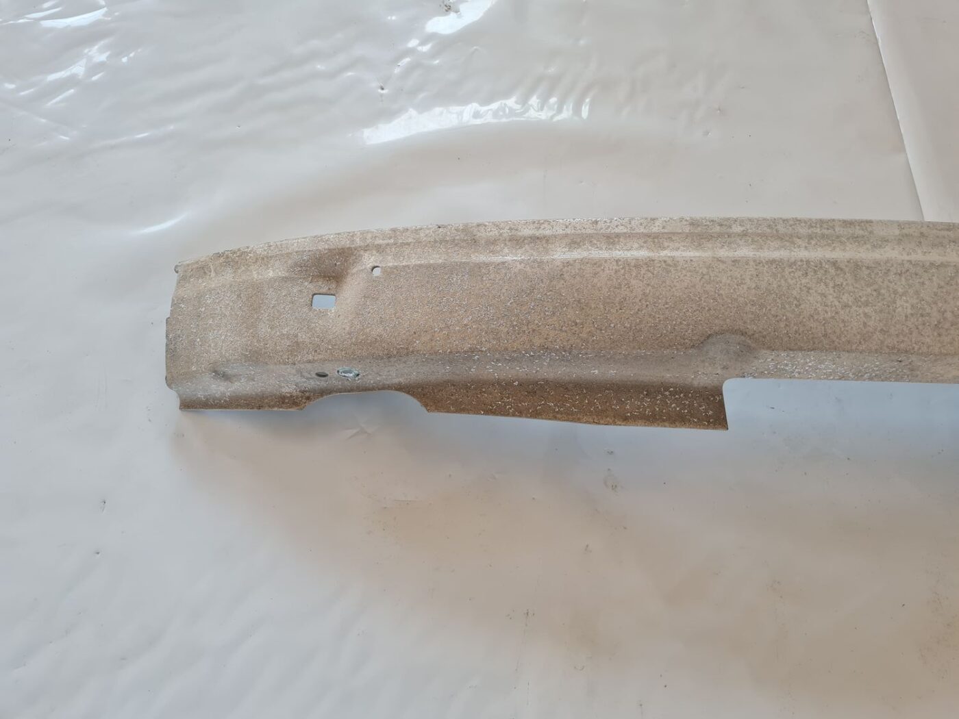 Aizmugurējā bufera pastiprinātājs priekš AUDI A6 1998 5 Aizmugurējā bufera pastiprinātājs priekš AUDI A6 1998