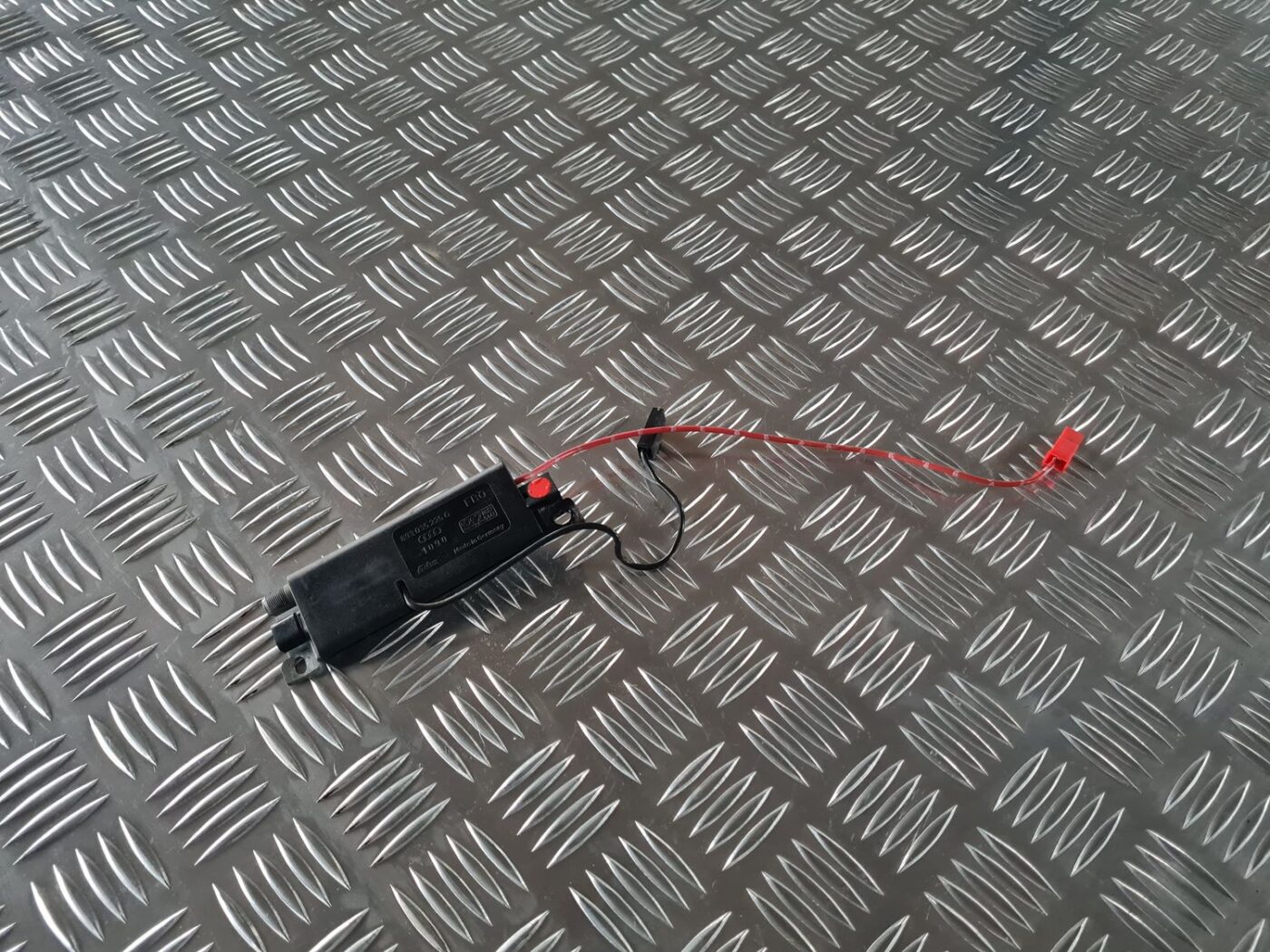 Antenas vadības bloks priekš AUDI 80 1991 1 Antenas vadības bloks priekš AUDI 80 1991