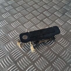 Priekšējāis kreisais durvju rokturis priekš AUDI 80 1991