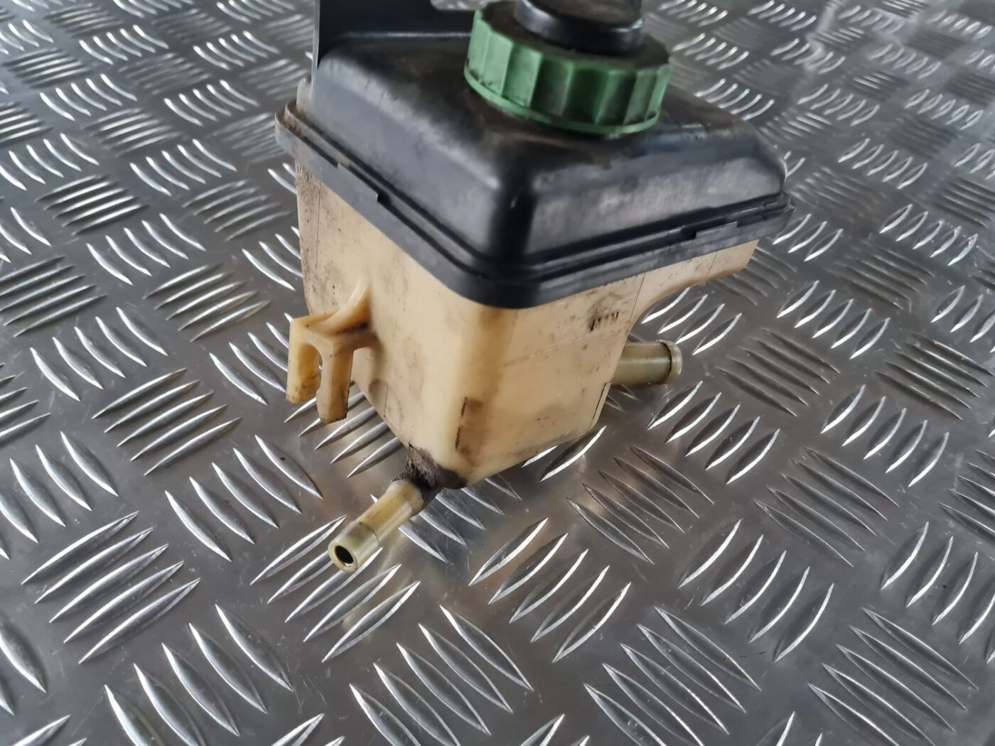 Stūres pastiprinātāja tvertne priekš AUDI 80 1991