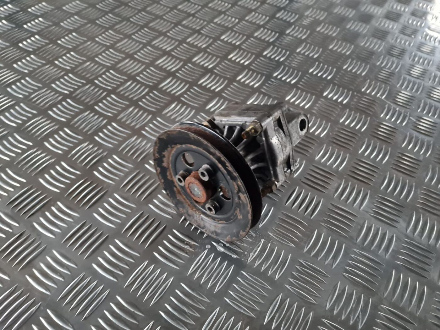 Hidrauliskais pastiprinātājs priekš AUDI 80 1991