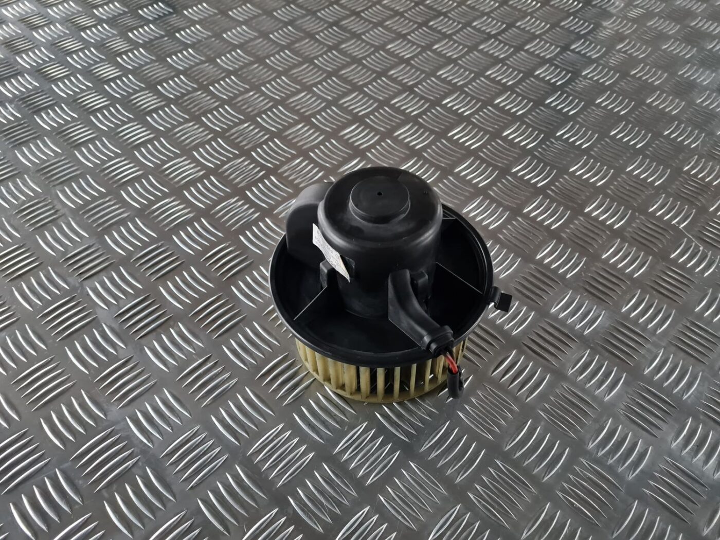 Salona ventilators priekš AUDI 80 1991