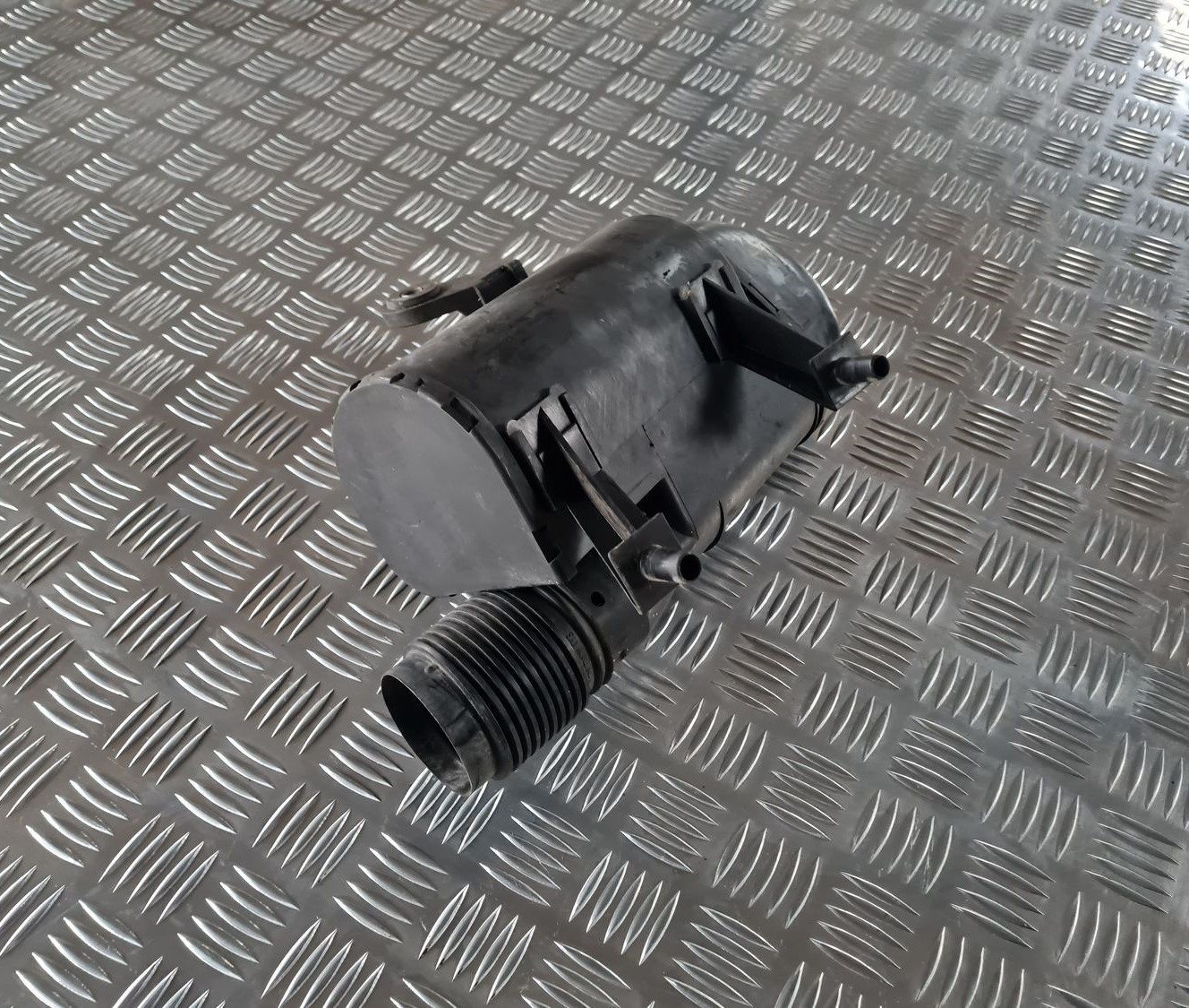 Gaisa filtra rezonators priekš AUDI 80 1991