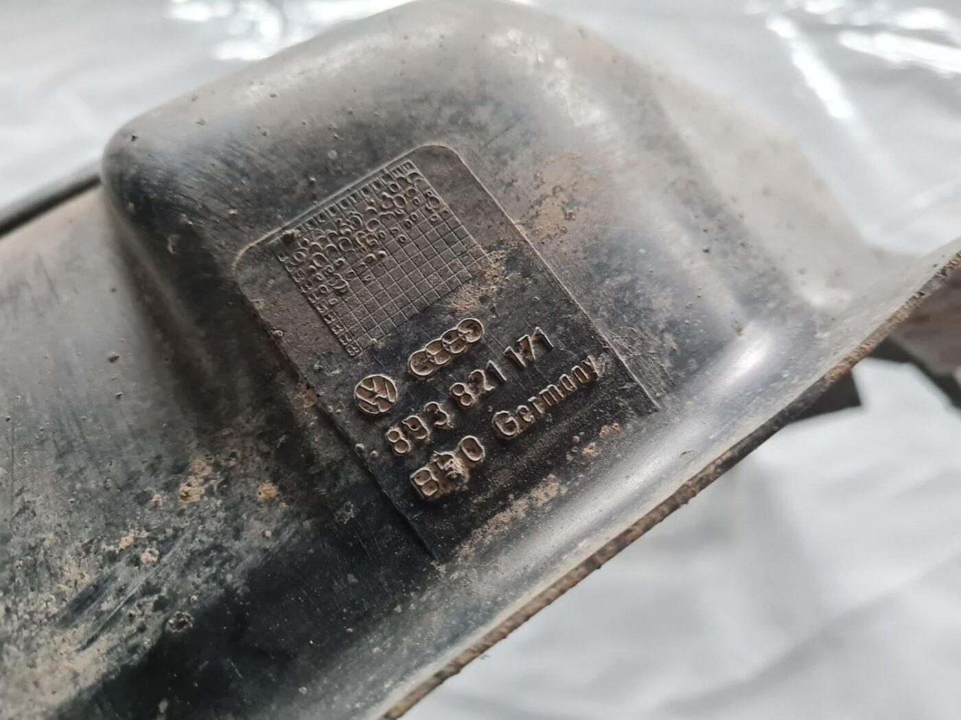 Priekšējais kreisais paspārns priekš AUDI 80 1991