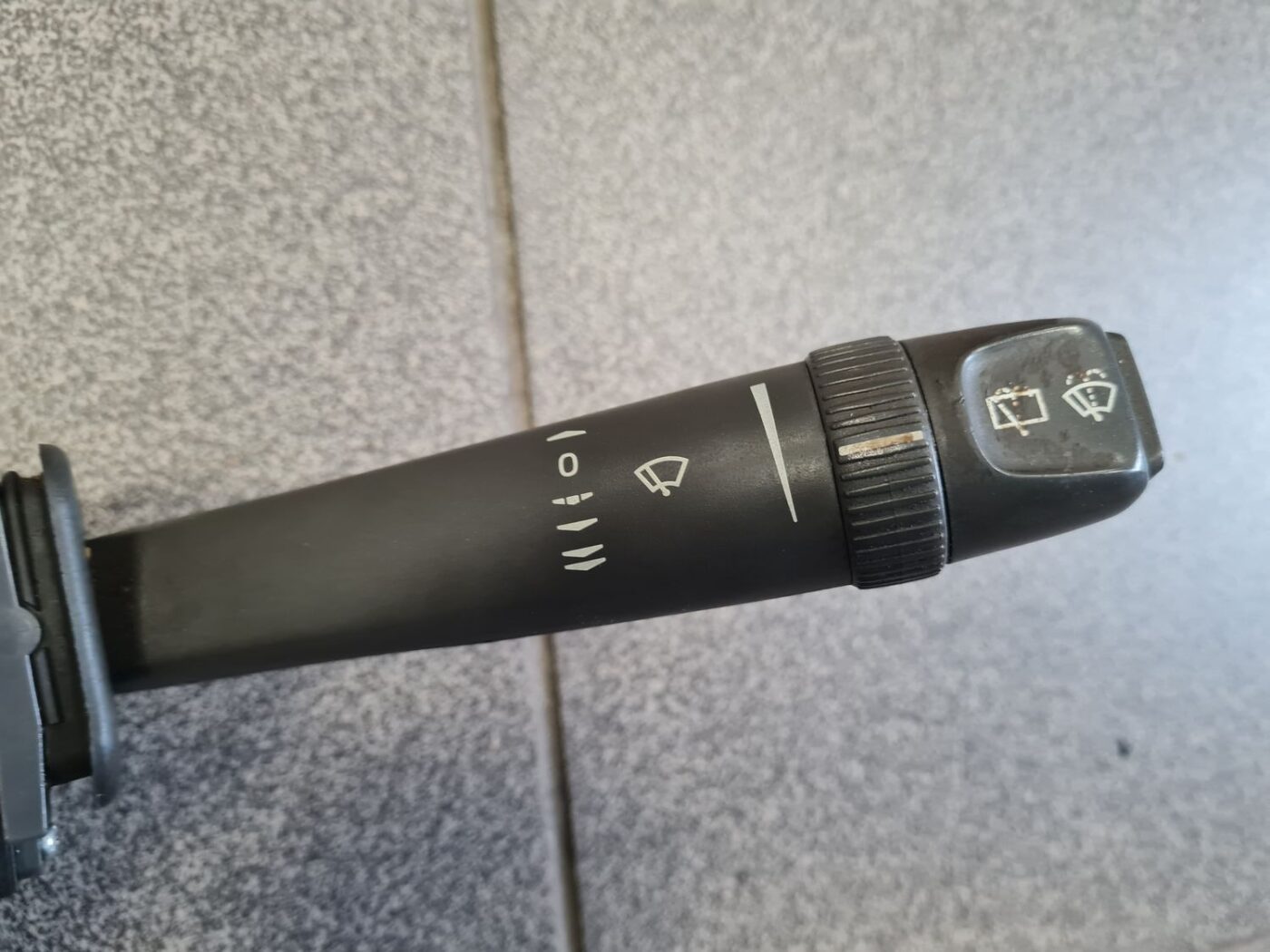 Stikla tīrītāja slēdzis priekš VOLVO V70 2004 8 Stikla tīrītāja slēdzis priekš VOLVO V70 2004