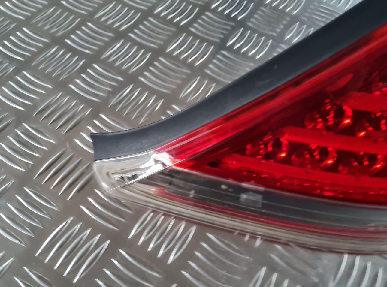 Aizmugurējais labais lukturis priekš BMW 6 E63 645 2004 2 Aizmugurējais labais lukturis priekš BMW 6 E63 645 2004