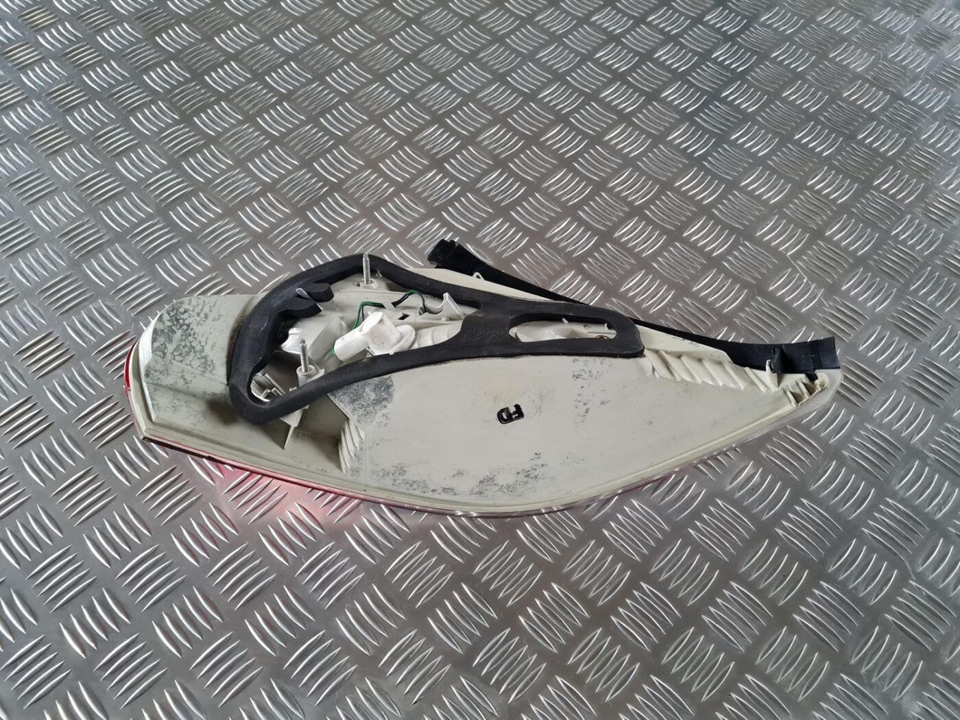 Aizmugurējais labais lukturis priekš BMW 6 E63 645 2004 4 Aizmugurējais labais lukturis priekš BMW 6 E63 645 2004