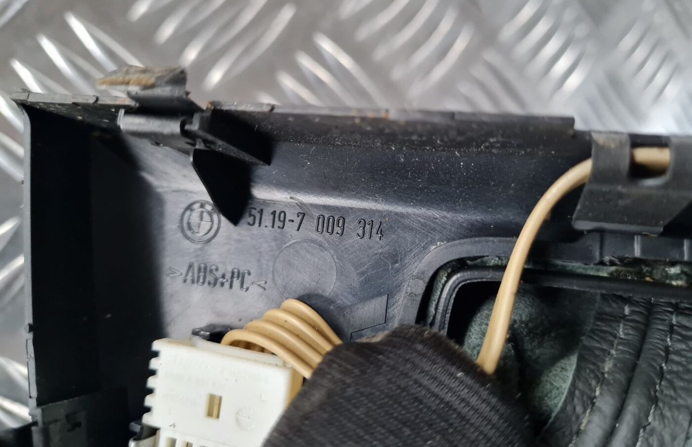 Pārnesumu pārslēgšanas kloķa auduma pārvalks priekš BMW 6 E63 645 2004 3 Pārnesumu pārslēgšanas kloķa auduma pārvalks priekš BMW 6 E63 645 2004