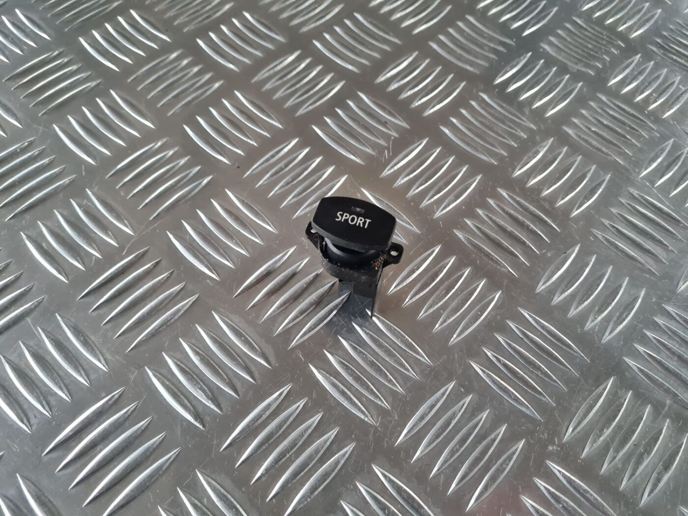 FDC režīma ieslēgšanas poga priekš BMW 6 E63 645 2004 1 FDC režīma ieslēgšanas poga priekš BMW 6 E63 645 2004