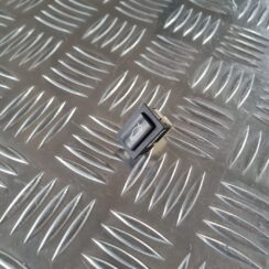 Bagāžnieka vāka atvēršanas rokturis/poga priekš BMW 6 E63 645 2004