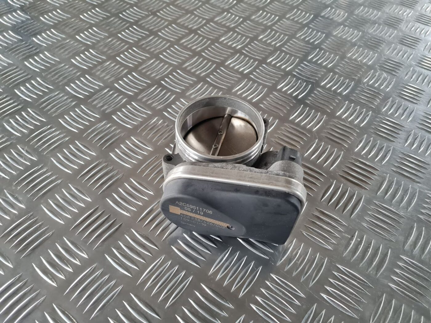 Droseļvārsts priekš BMW 6 E63 645 2004