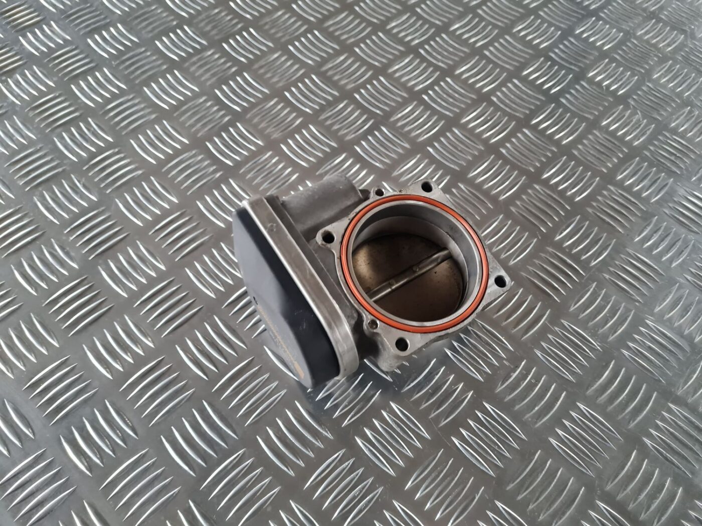 Droseļvārsts priekš BMW 6 E63 645 2004