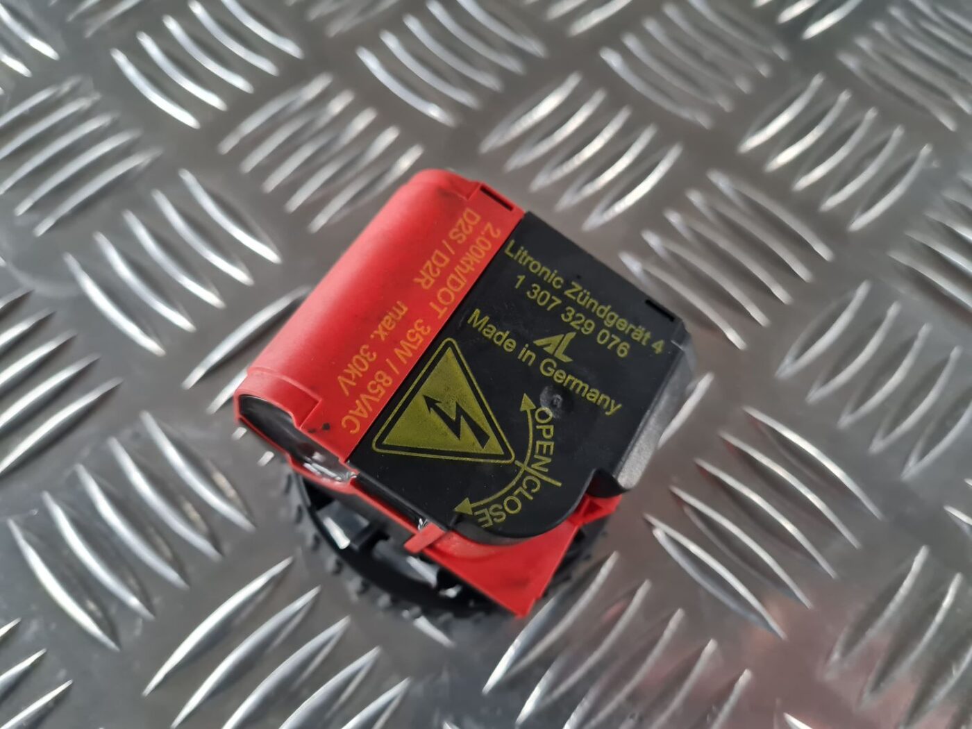 Aizdedzes bloks ksenona spuldzei priekš BMW 6 E63 645 2004 2 Aizdedzes bloks ksenona spuldzei priekš BMW 6 E63 645 2004