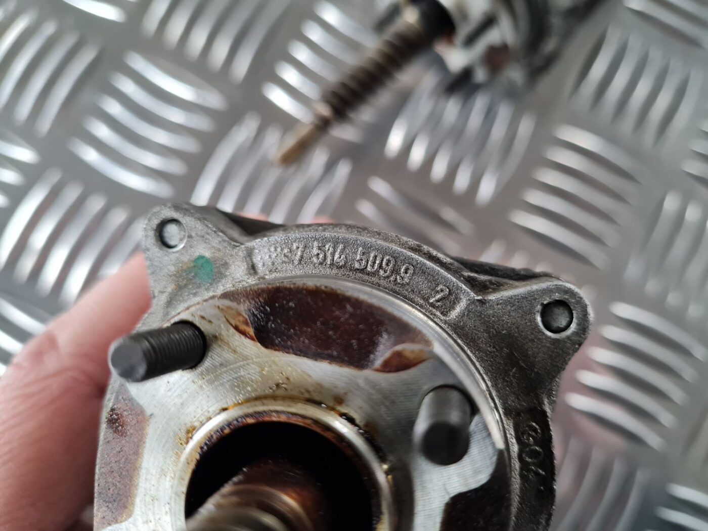 Sadales vārpstas regulētājs priekš BMW 6 E63 645 2004