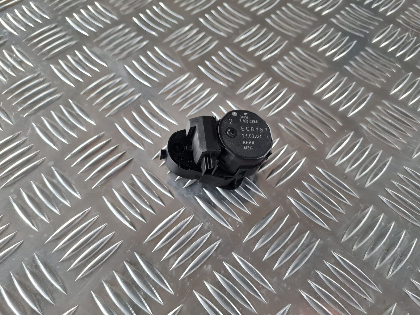 Apsildes sistēmas aktuators priekš BMW 6 E63 645 2004 1 Apsildes sistēmas aktuators priekš BMW 6 E63 645 2004