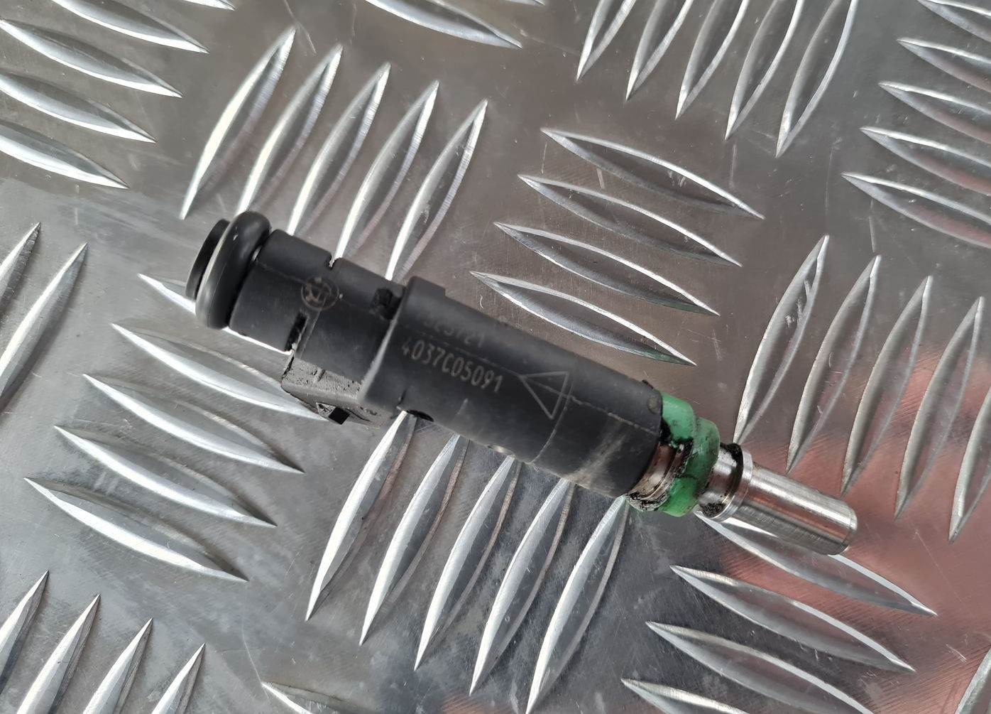 Degvielas smidzinātājs priekš BMW 6 E63 645 2004