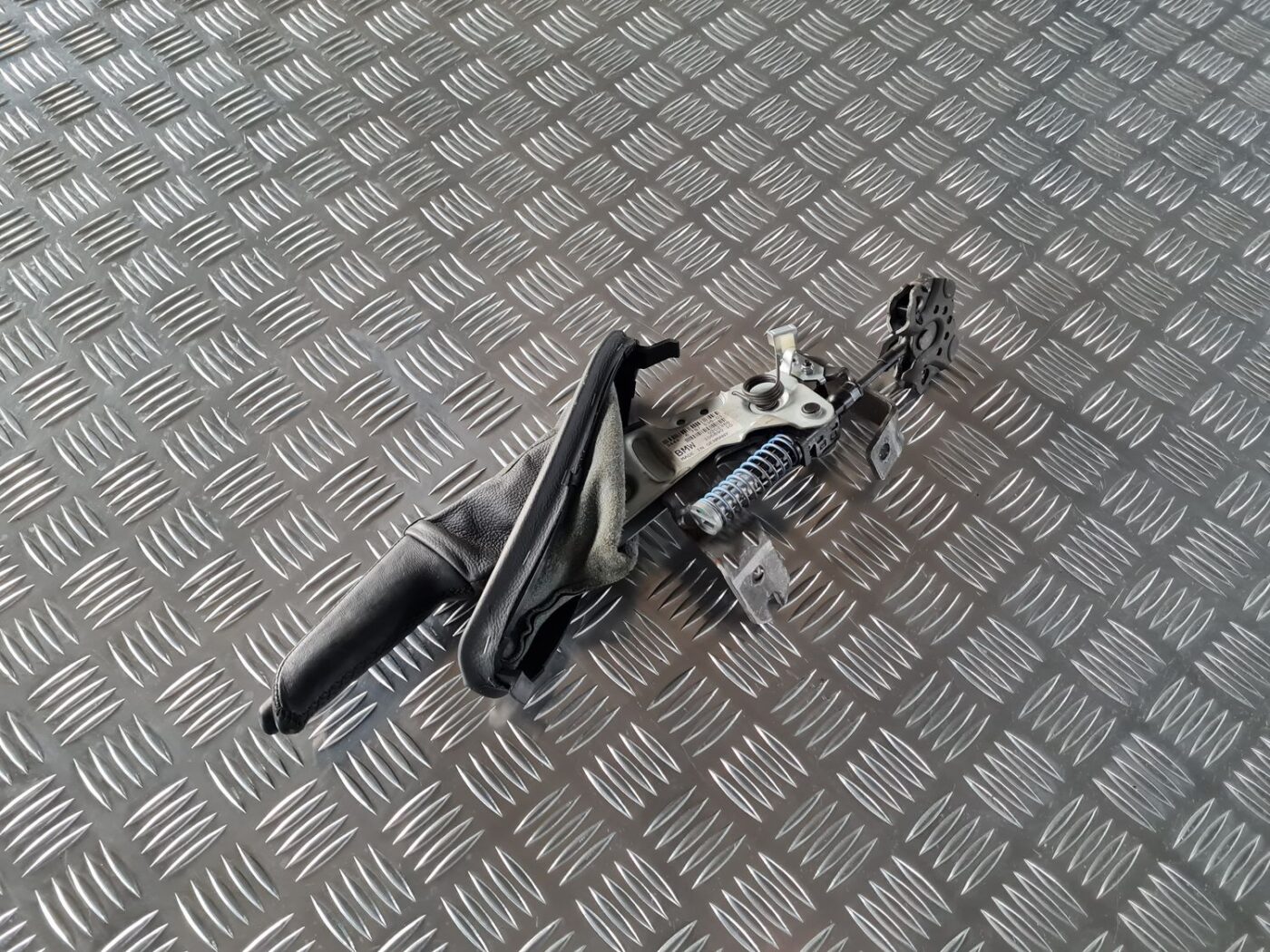 Stāvbremzes svira priekš BMW 6 E63 645 2004 1 Stāvbremzes svira priekš BMW 6 E63 645 2004