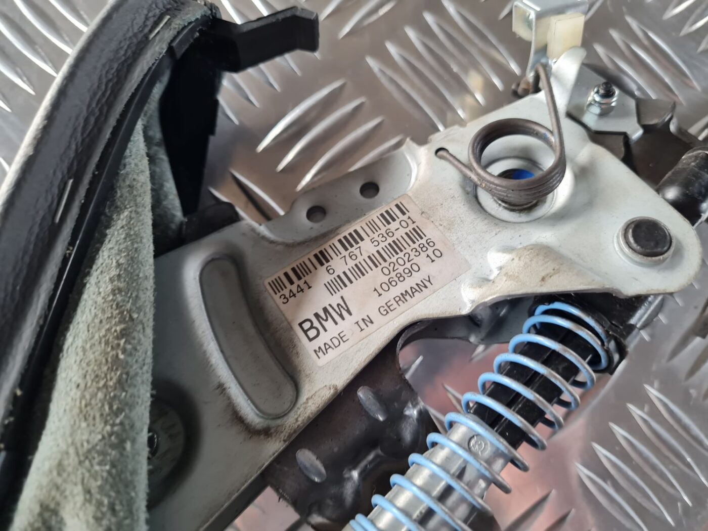 Stāvbremzes svira priekš BMW 6 E63 645 2004 2 Stāvbremzes svira priekš BMW 6 E63 645 2004