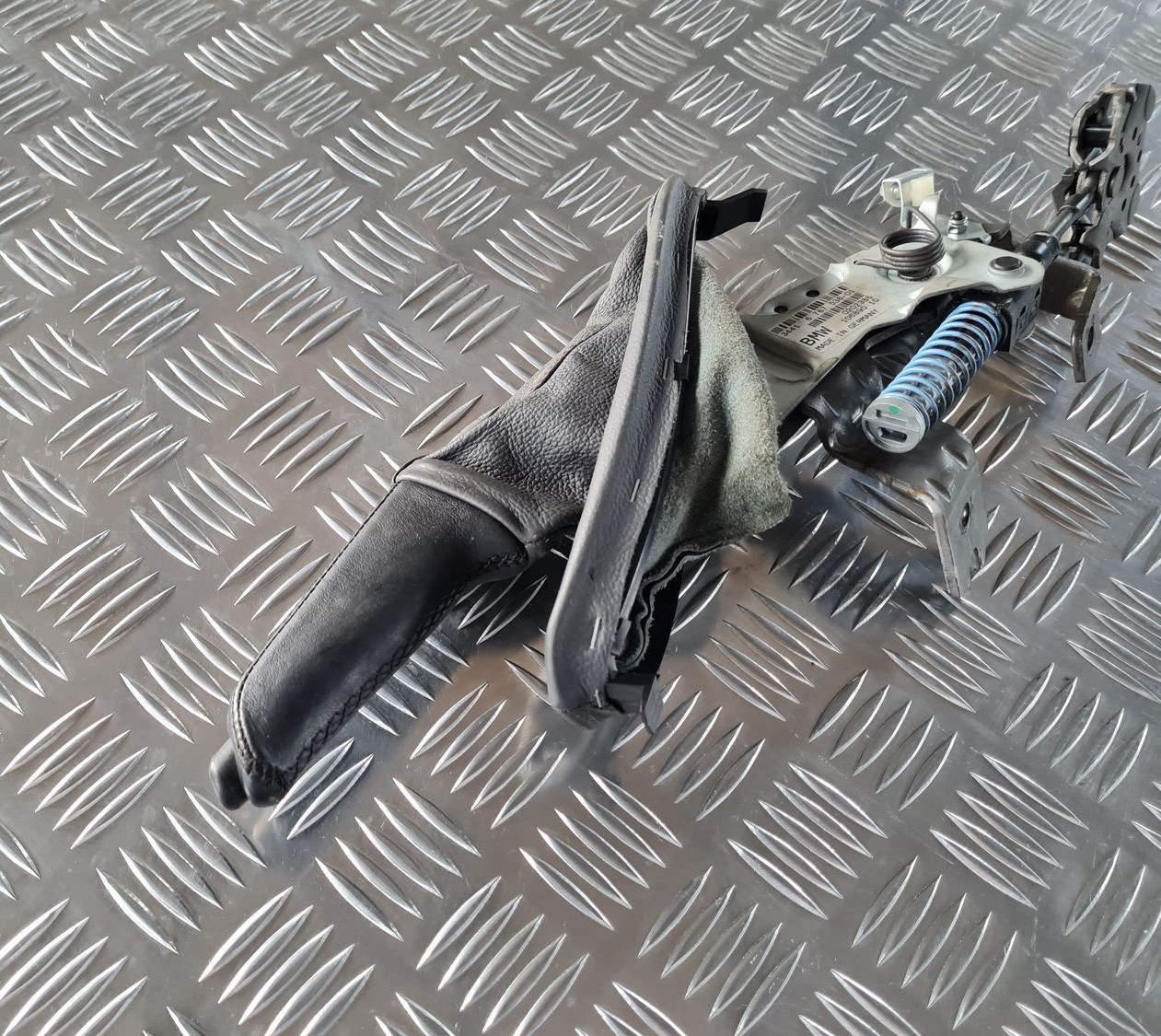 Stāvbremzes svira priekš BMW 6 E63 645 2004 5 Stāvbremzes svira priekš BMW 6 E63 645 2004