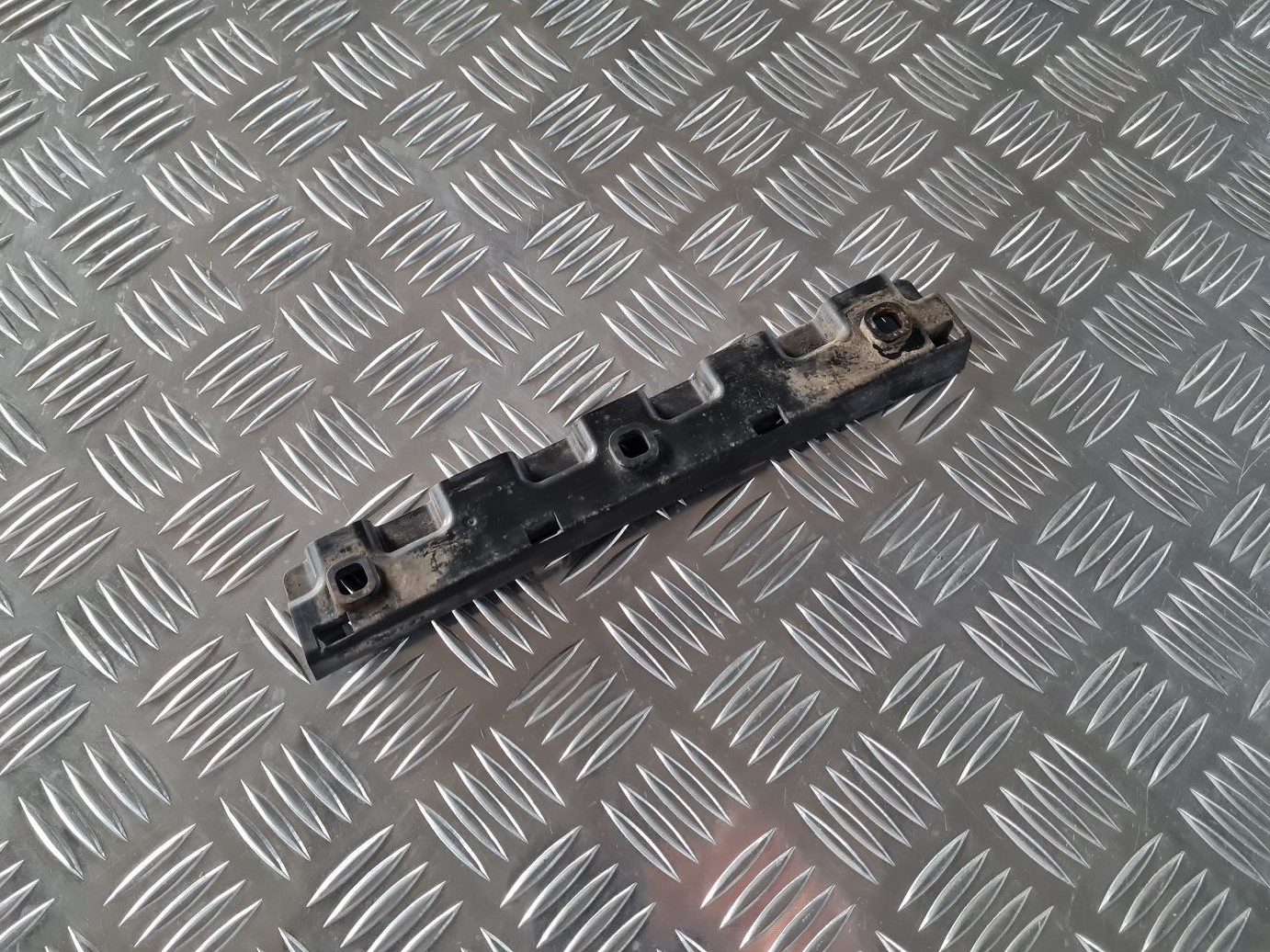 Sliekšņa kronšteins priekš BMW 6 E63 645 2004 5 Sliekšņa kronšteins priekš BMW 6 E63 645 2004