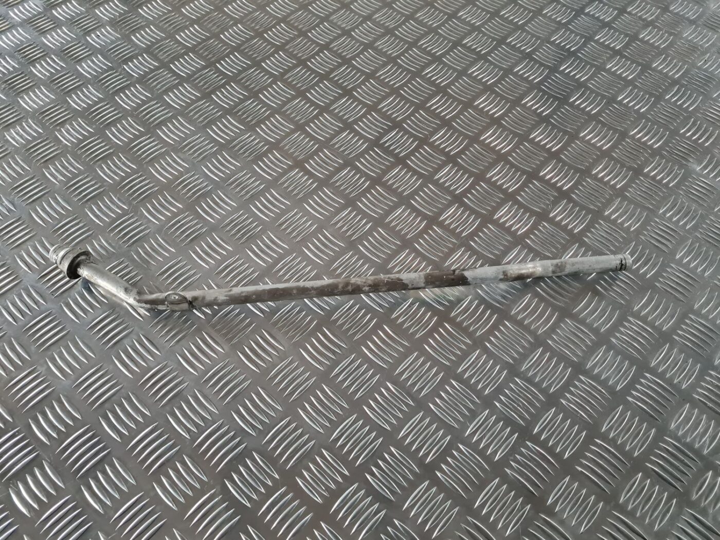 Dzesēšanas caurule priekš BMW 6 E63 645 2004 1 Dzesēšanas caurule priekš BMW 6 E63 645 2004