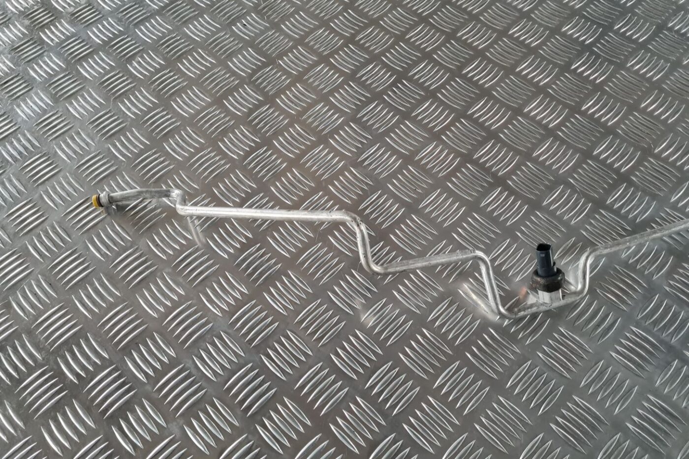 Gaisa kondicioniera galvenā caurule priekš BMW 6 E63 645 2004 2 Gaisa kondicioniera galvenā caurule priekš BMW 6 E63 645 2004