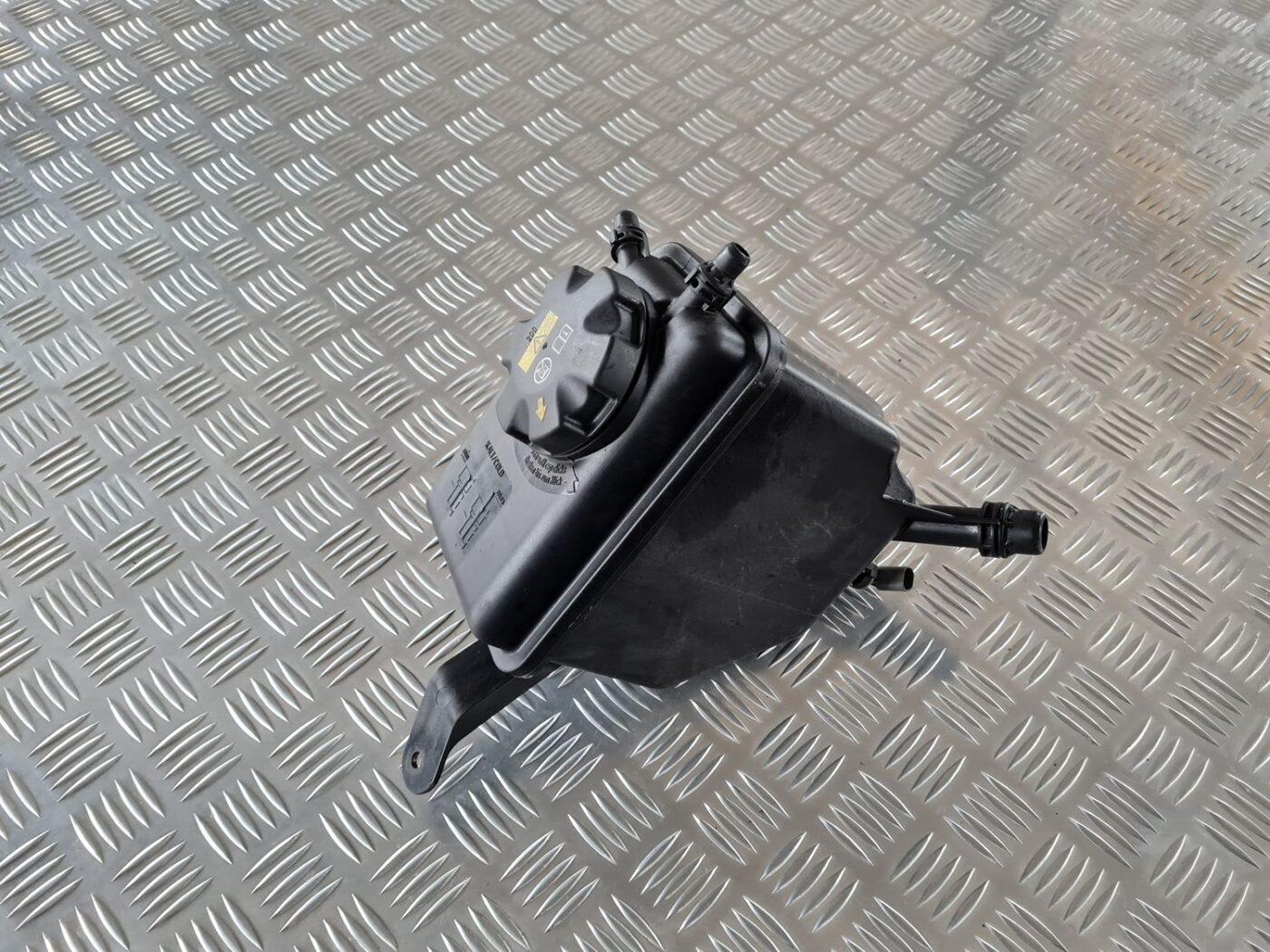 Dzesēšanas šķidruma tvertne priekš BMW 6 E63 645 2004