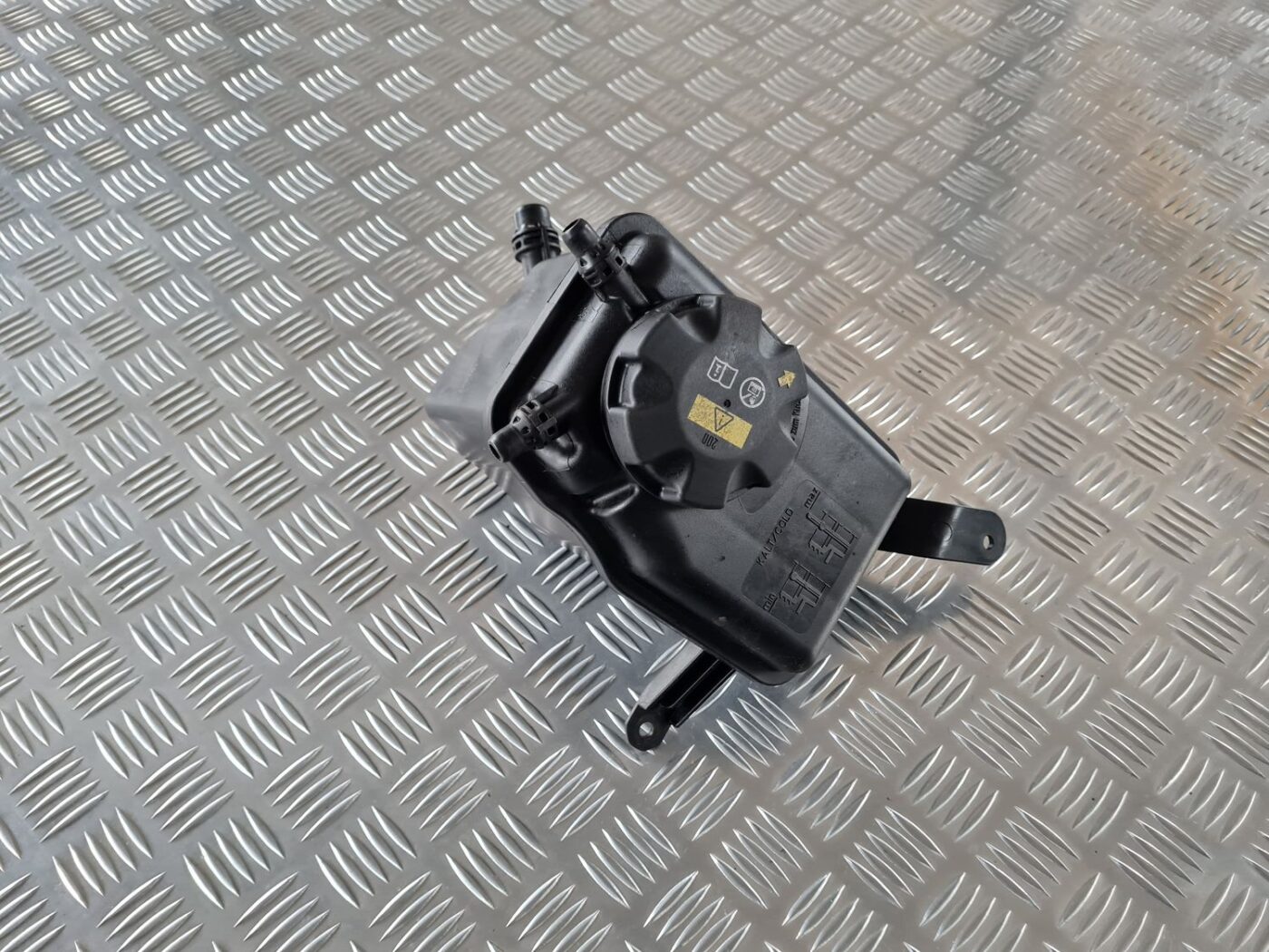 Dzesēšanas šķidruma tvertne priekš BMW 6 E63 645 2004